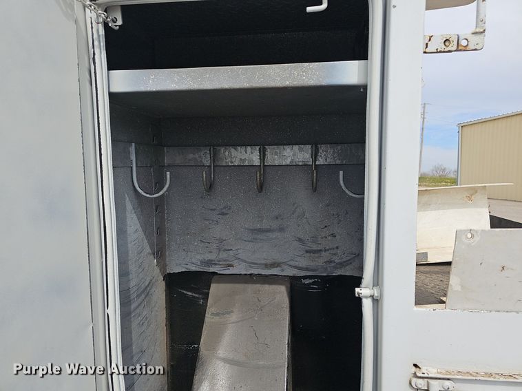 image for item DM1596 1999 Ford F Series bucket truck