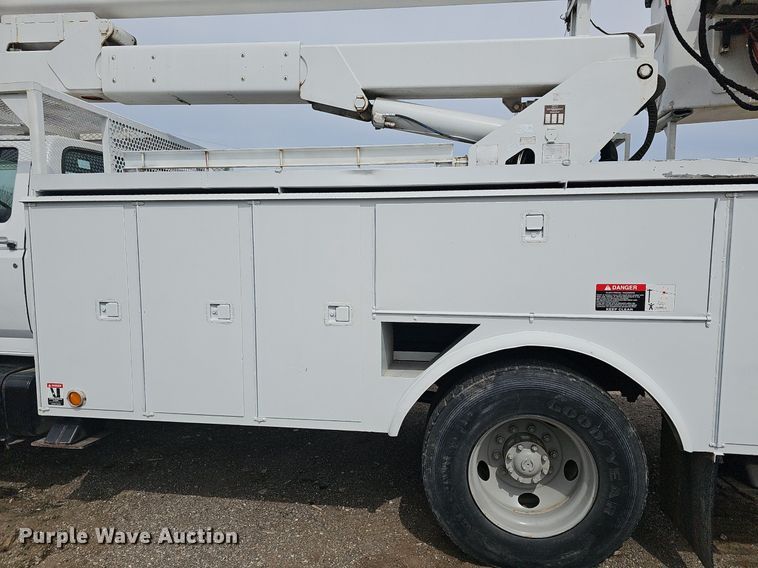 image for item DM1596 1999 Ford F Series bucket truck