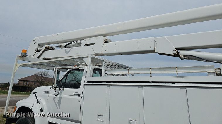 image for item DM1596 1999 Ford F Series bucket truck
