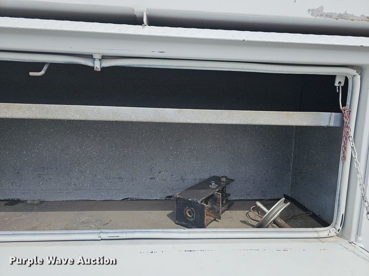 image for item DM1596 1999 Ford F Series bucket truck