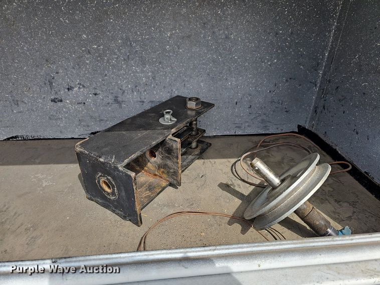 image for item DM1596 1999 Ford F Series bucket truck