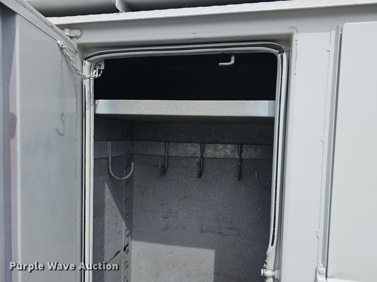 image for item DM1596 1999 Ford F Series bucket truck