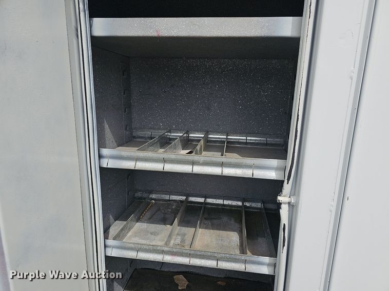 image for item DM1596 1999 Ford F Series bucket truck