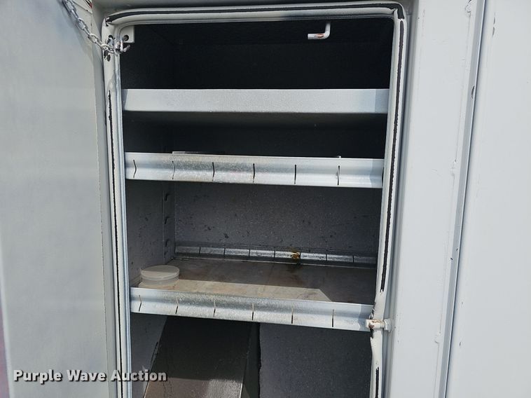 image for item DM1596 1999 Ford F Series bucket truck