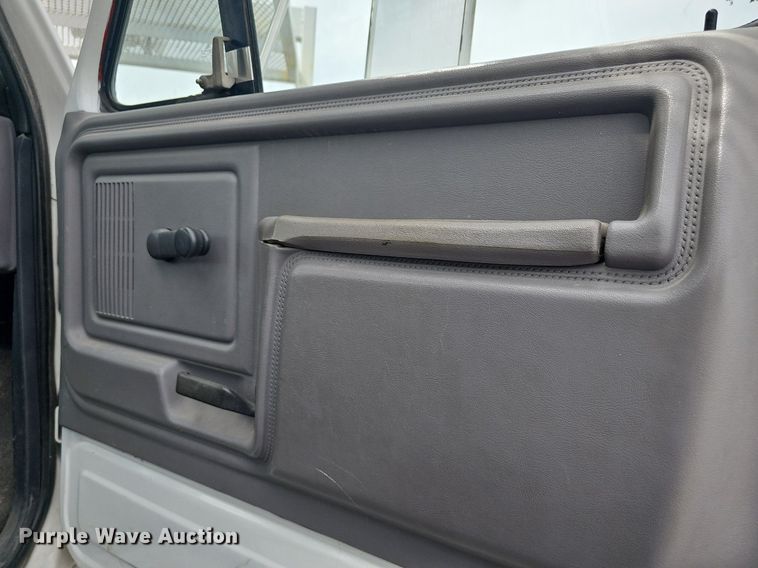 image for item DM1596 1999 Ford F Series bucket truck