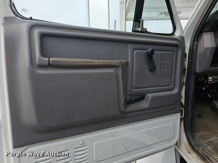 image for item DM1596 1999 Ford F Series bucket truck