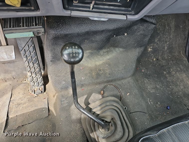 image for item DM1596 1999 Ford F Series bucket truck