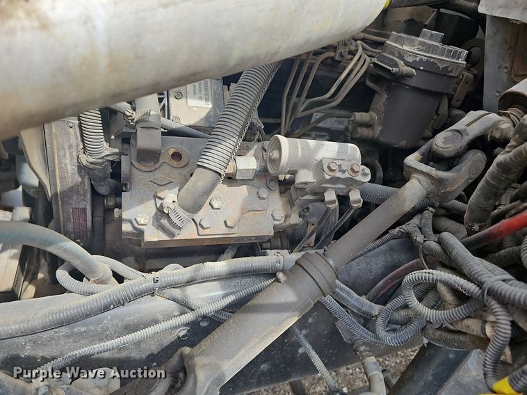 image for item DM1596 1999 Ford F Series bucket truck