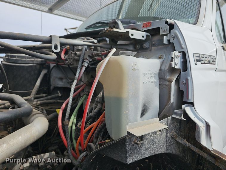 image for item DM1596 1999 Ford F Series bucket truck