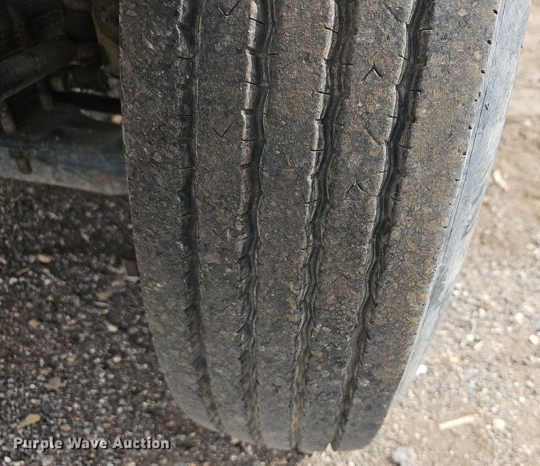 image for item DM1596 1999 Ford F Series bucket truck