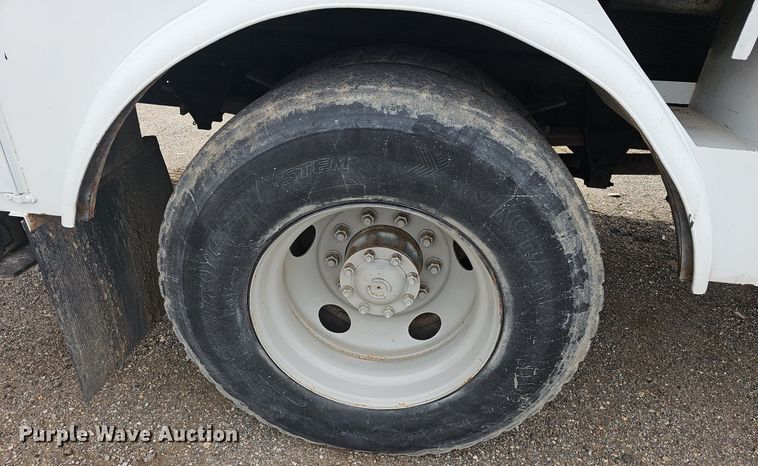 image for item DM1596 1999 Ford F Series bucket truck