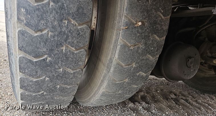 image for item DM1596 1999 Ford F Series bucket truck