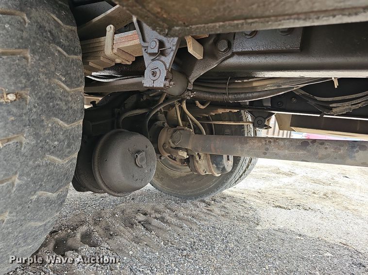 image for item DM1596 1999 Ford F Series bucket truck