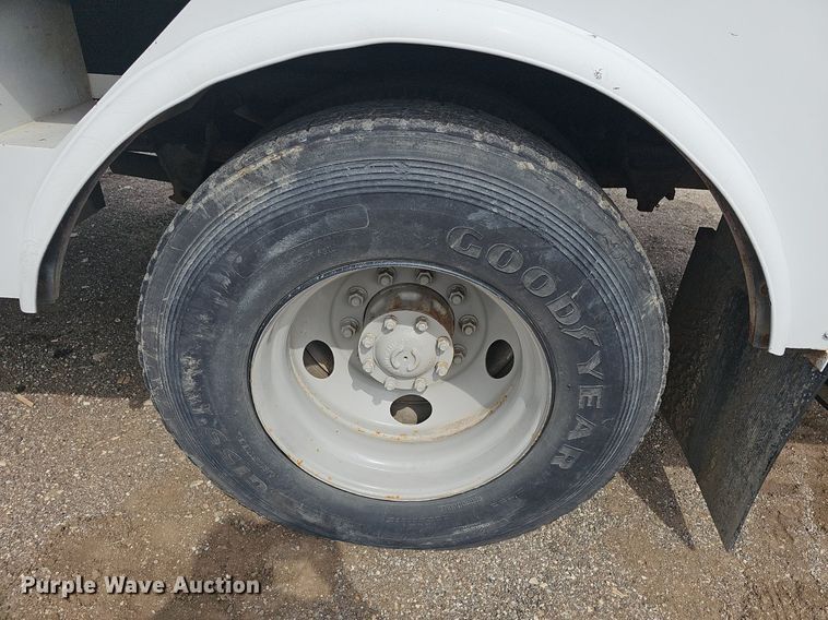 image for item DM1596 1999 Ford F Series bucket truck