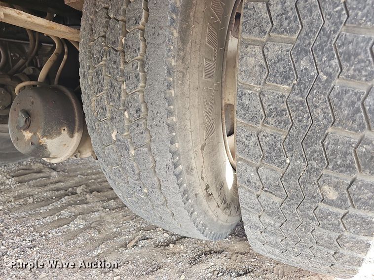 image for item DM1596 1999 Ford F Series bucket truck