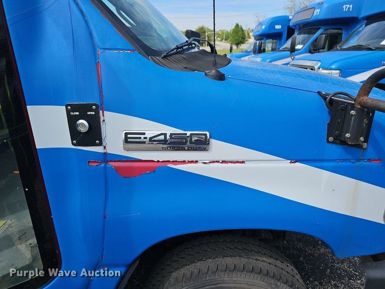 image for item DM1613 2014 Eldorado National Aerotech Ford 220 shuttle bus