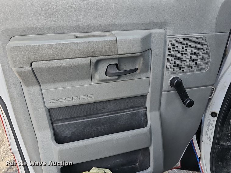 image for item DM1613 2014 Eldorado National Aerotech Ford 220 shuttle bus