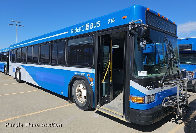 image for item DM1614 2007 Gillig  G27D102N4 transit bus