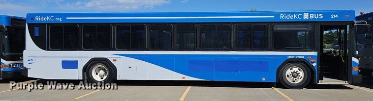 image for item DM1614 2007 Gillig  G27D102N4 transit bus