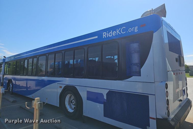 image for item DM1614 2007 Gillig  G27D102N4 transit bus