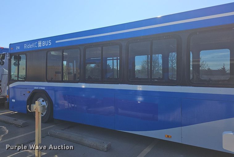 image for item DM1614 2007 Gillig  G27D102N4 transit bus