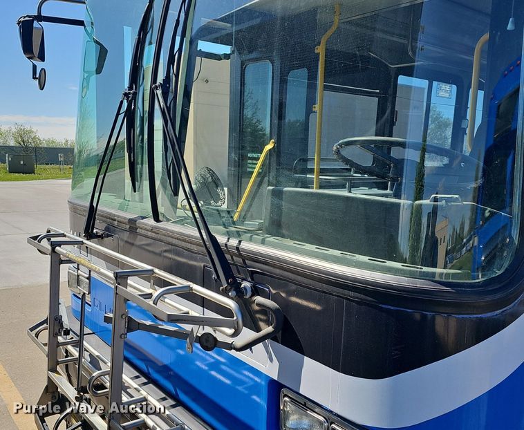 image for item DM1614 2007 Gillig  G27D102N4 transit bus