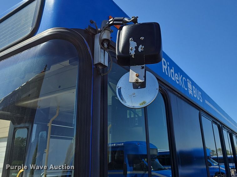 image for item DM1614 2007 Gillig  G27D102N4 transit bus