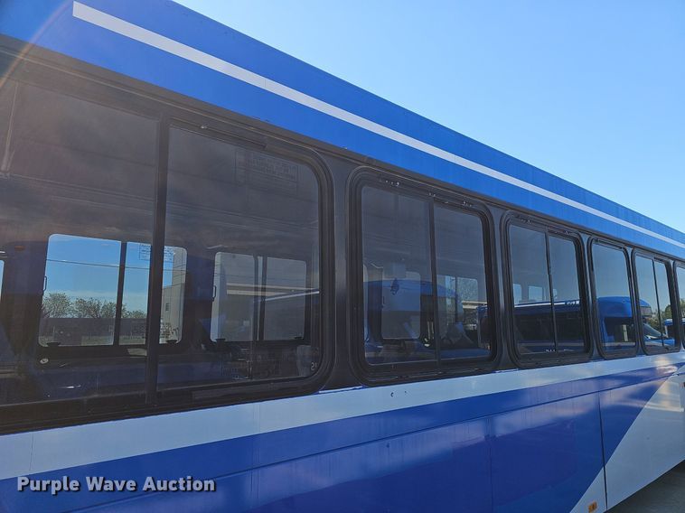 image for item DM1614 2007 Gillig  G27D102N4 transit bus