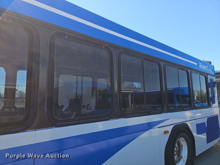 image for item DM1614 2007 Gillig  G27D102N4 transit bus