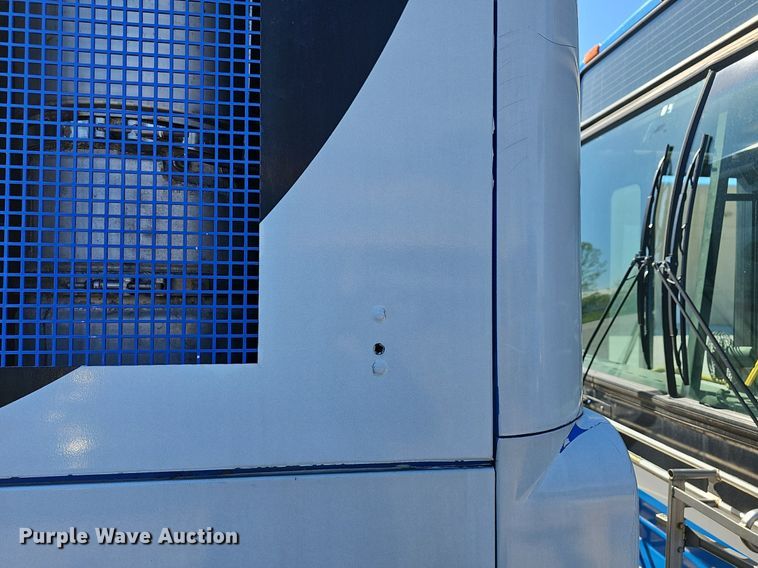 image for item DM1614 2007 Gillig  G27D102N4 transit bus