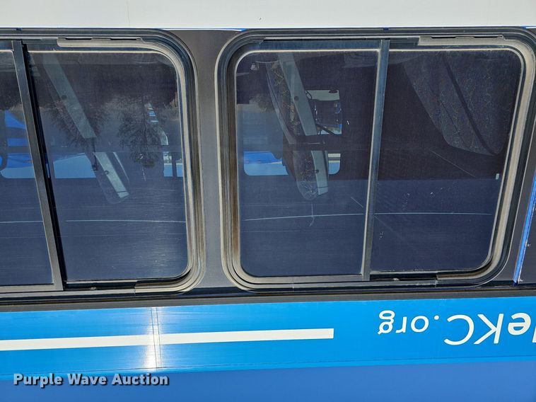 image for item DM1614 2007 Gillig  G27D102N4 transit bus