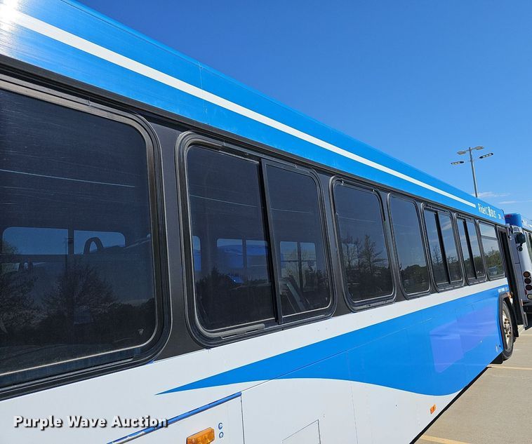 image for item DM1614 2007 Gillig  G27D102N4 transit bus