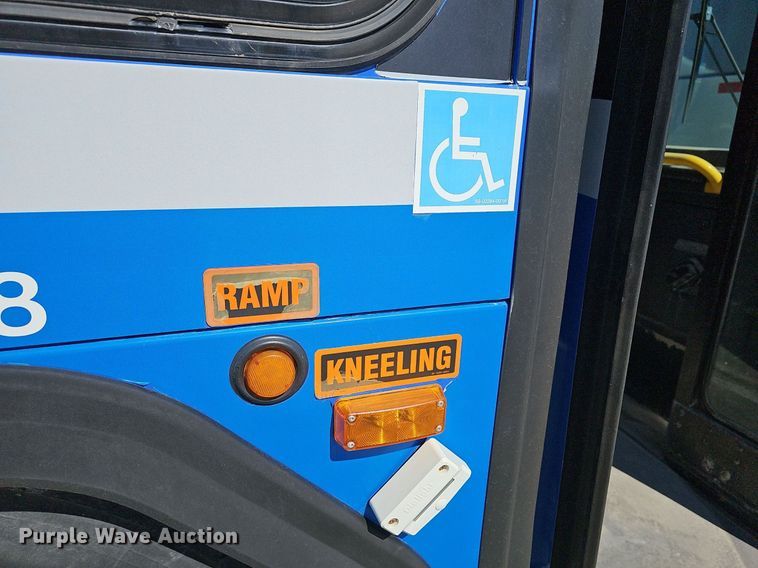 image for item DM1614 2007 Gillig  G27D102N4 transit bus