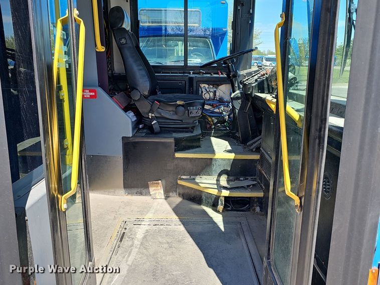 image for item DM1614 2007 Gillig  G27D102N4 transit bus