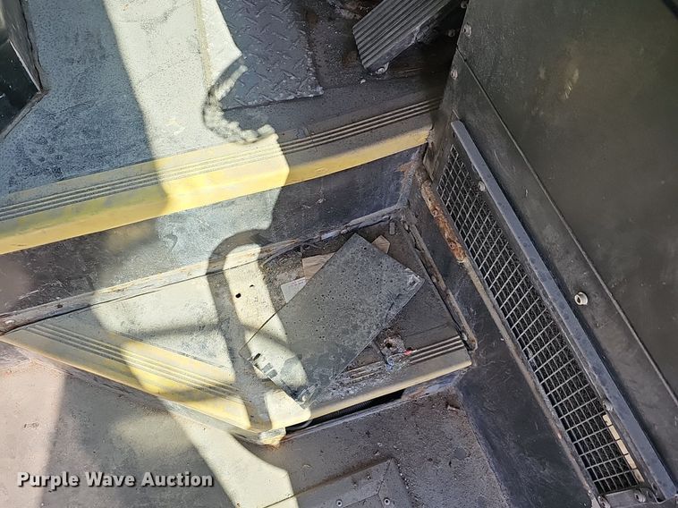 image for item DM1614 2007 Gillig  G27D102N4 transit bus