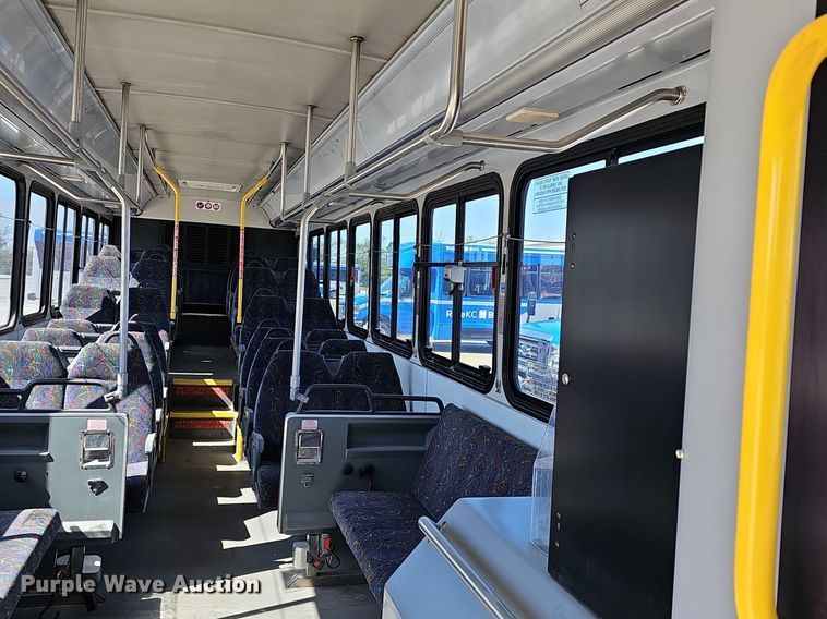 image for item DM1614 2007 Gillig  G27D102N4 transit bus