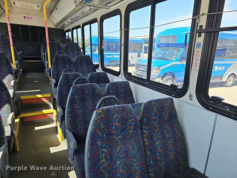 image for item DM1614 2007 Gillig  G27D102N4 transit bus