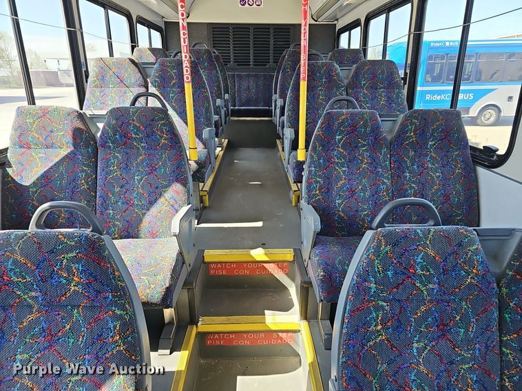 image for item DM1614 2007 Gillig  G27D102N4 transit bus