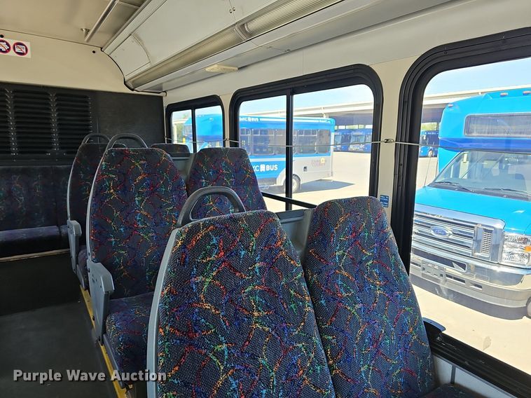 image for item DM1614 2007 Gillig  G27D102N4 transit bus