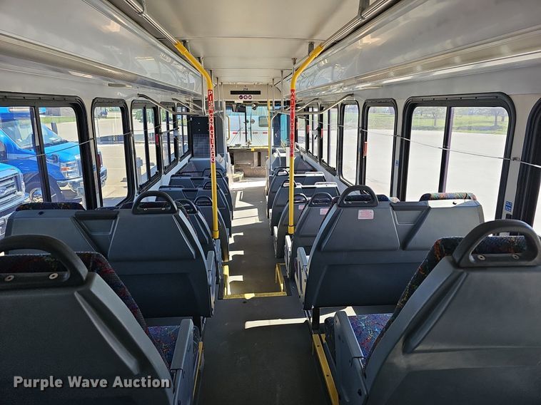 image for item DM1614 2007 Gillig  G27D102N4 transit bus