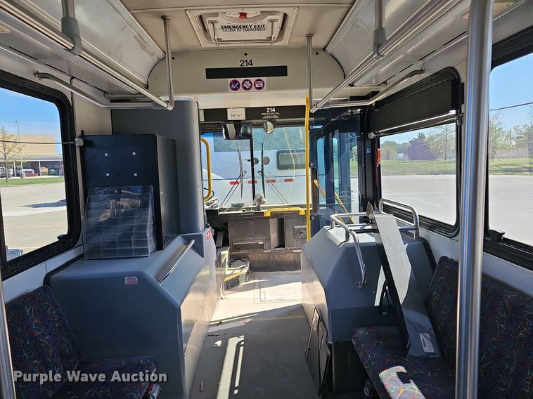 image for item DM1614 2007 Gillig  G27D102N4 transit bus