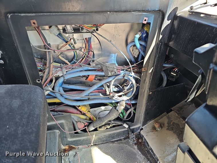 image for item DM1614 2007 Gillig  G27D102N4 transit bus