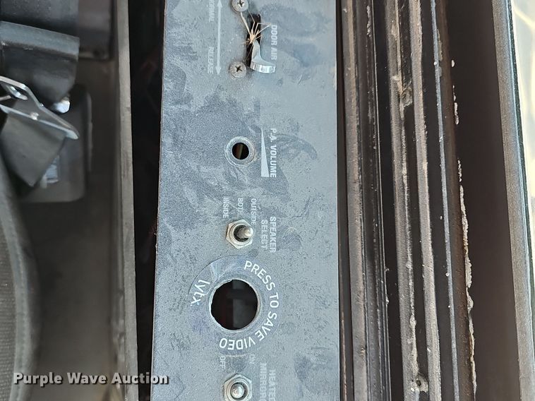 image for item DM1614 2007 Gillig  G27D102N4 transit bus