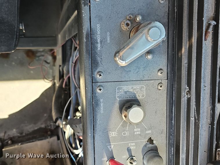 image for item DM1614 2007 Gillig  G27D102N4 transit bus