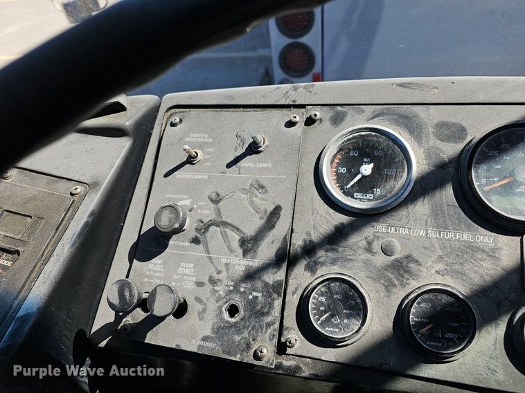 image for item DM1614 2007 Gillig  G27D102N4 transit bus