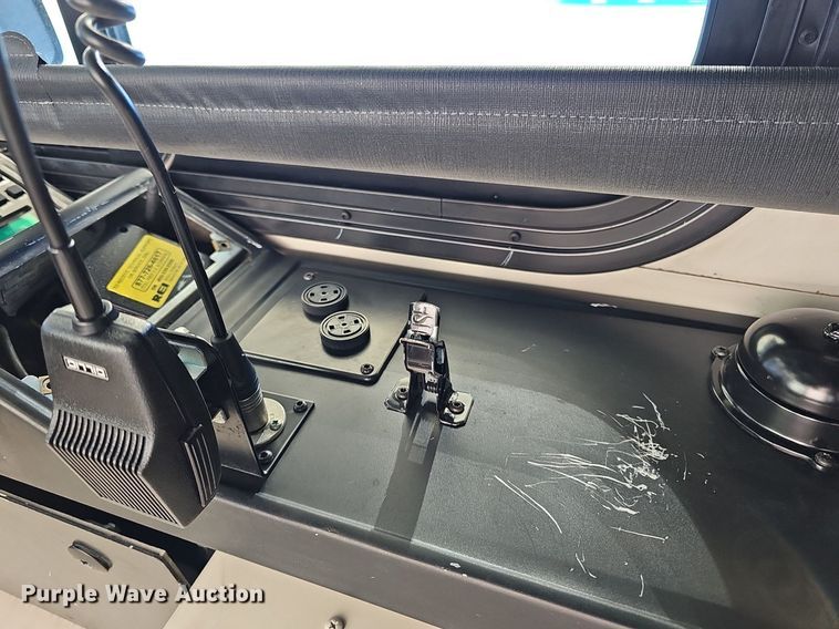 image for item DM1614 2007 Gillig  G27D102N4 transit bus