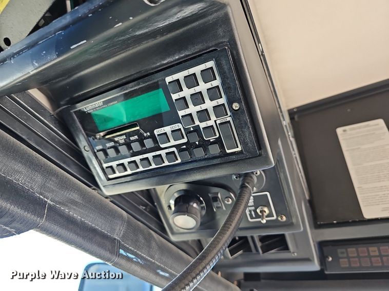 image for item DM1614 2007 Gillig  G27D102N4 transit bus