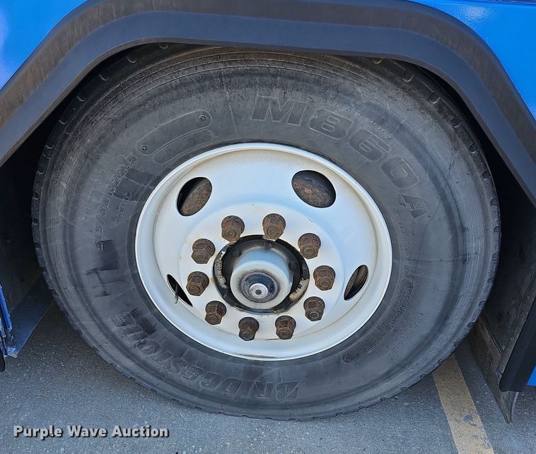 image for item DM1614 2007 Gillig  G27D102N4 transit bus