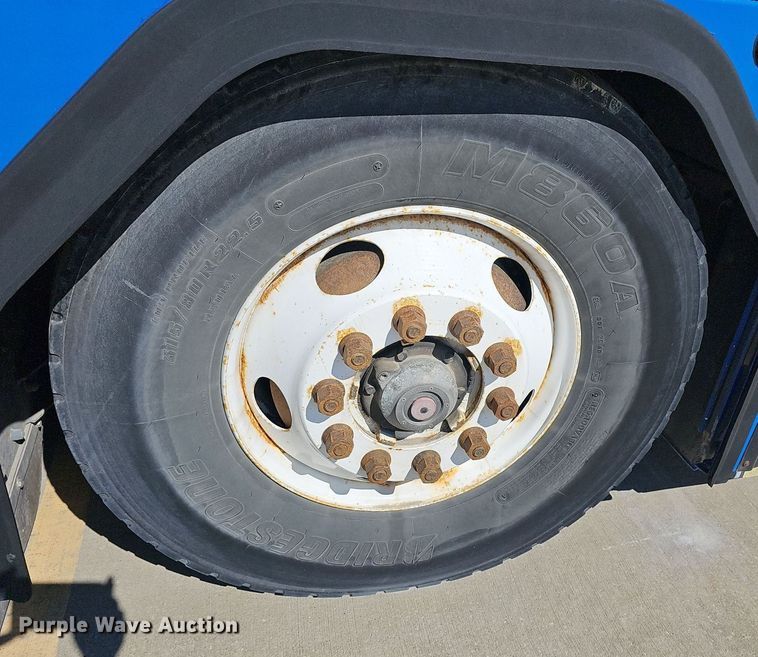 image for item DM1614 2007 Gillig  G27D102N4 transit bus