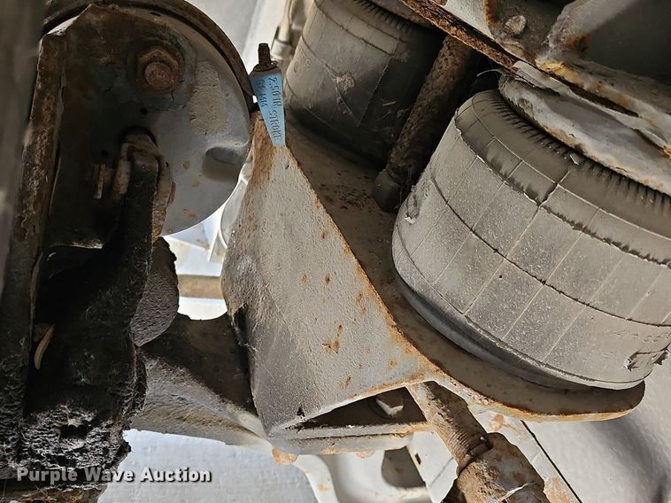 image for item DM1614 2007 Gillig  G27D102N4 transit bus